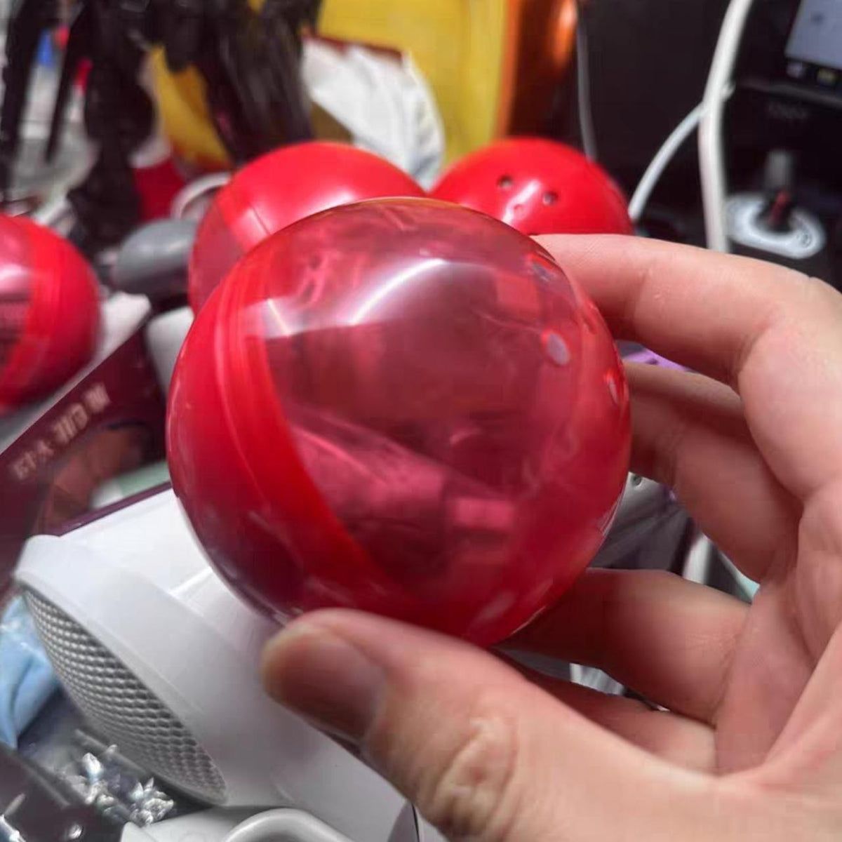 Original red capsule shells included