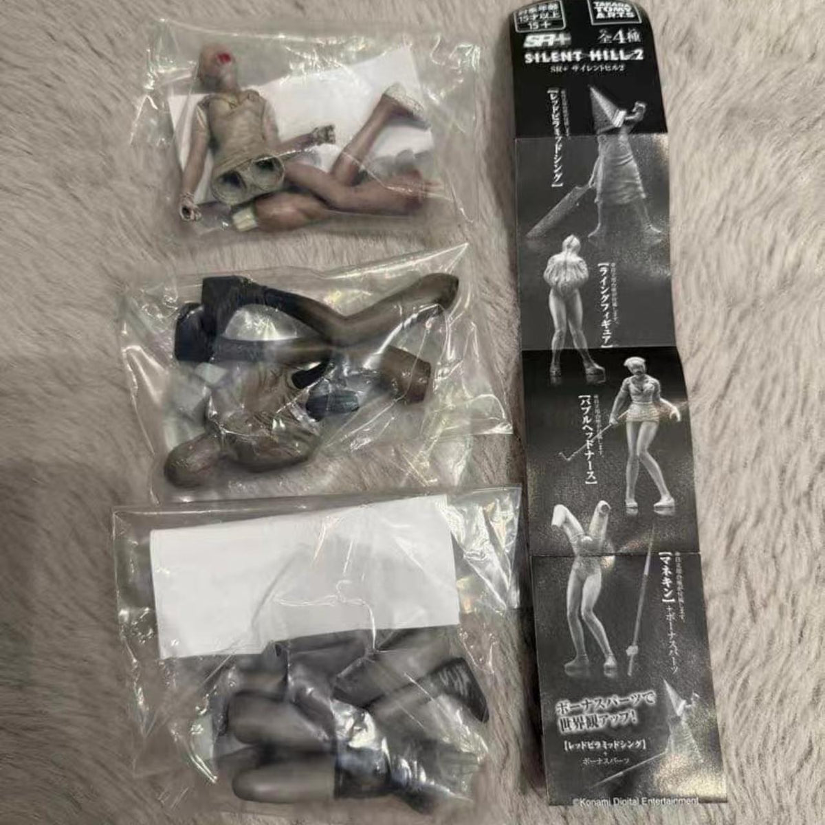 Complete bundle with figures, capsules and paper cards