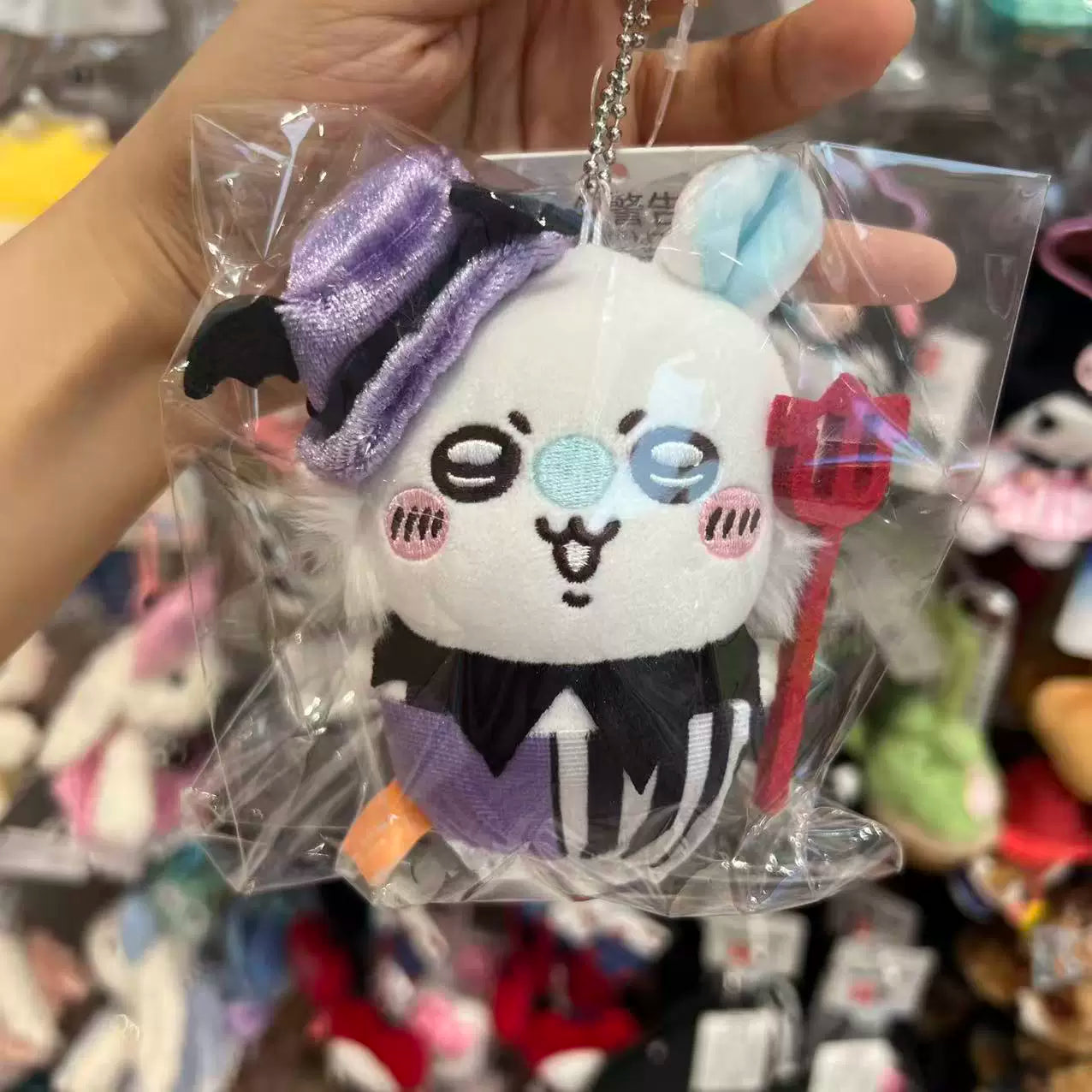 Fujima Ma - Miniso Chiikawa Fantasy Circus Plush Keychain - Detail View 3