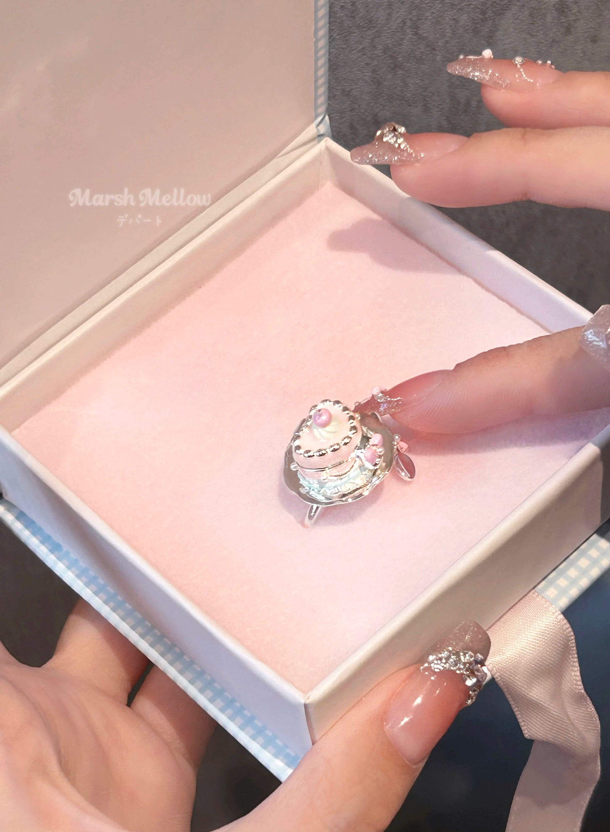 Fujima Ma - [VAULTED] Coquette Cream Cake Charm Bracelet - Detail View 5