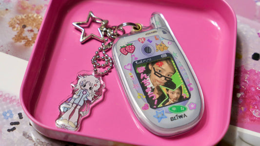 Fujima Ma - Mini Flip Phone ✦ Oliwa Art Accessory Case - Detail View 1