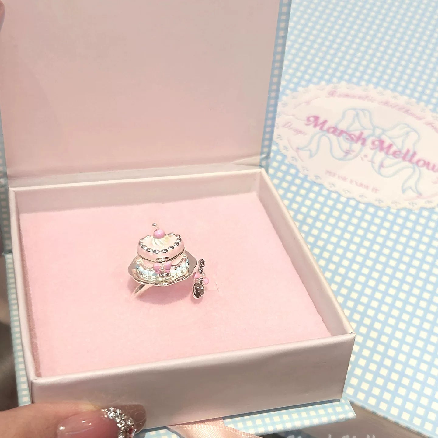 Fujima Ma - [VAULTED] Coquette Cream Cake Charm Bracelet - Detail View 2
