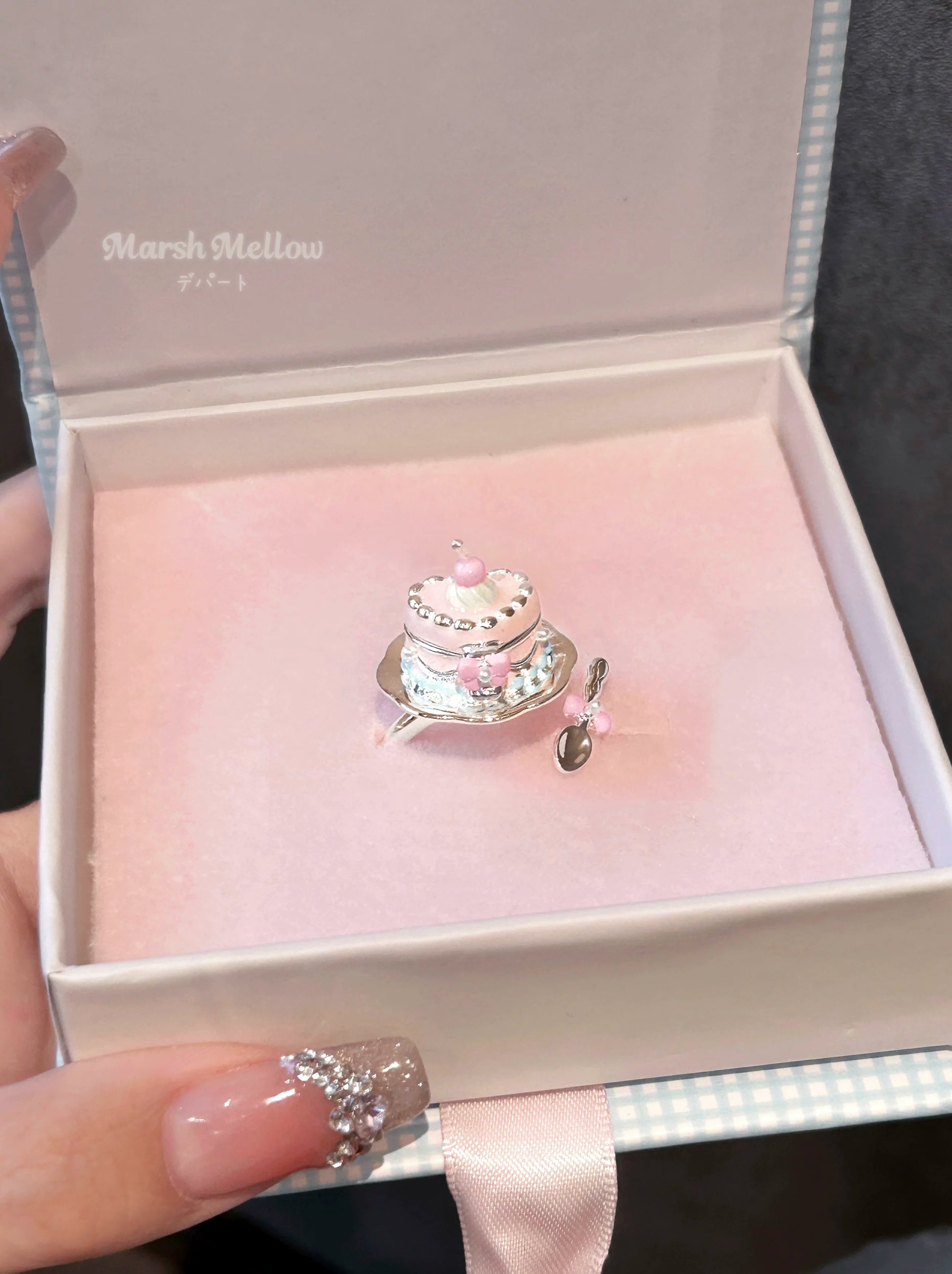 Fujima Ma - [VAULTED] Coquette Cream Cake Charm Bracelet - Detail View 6
