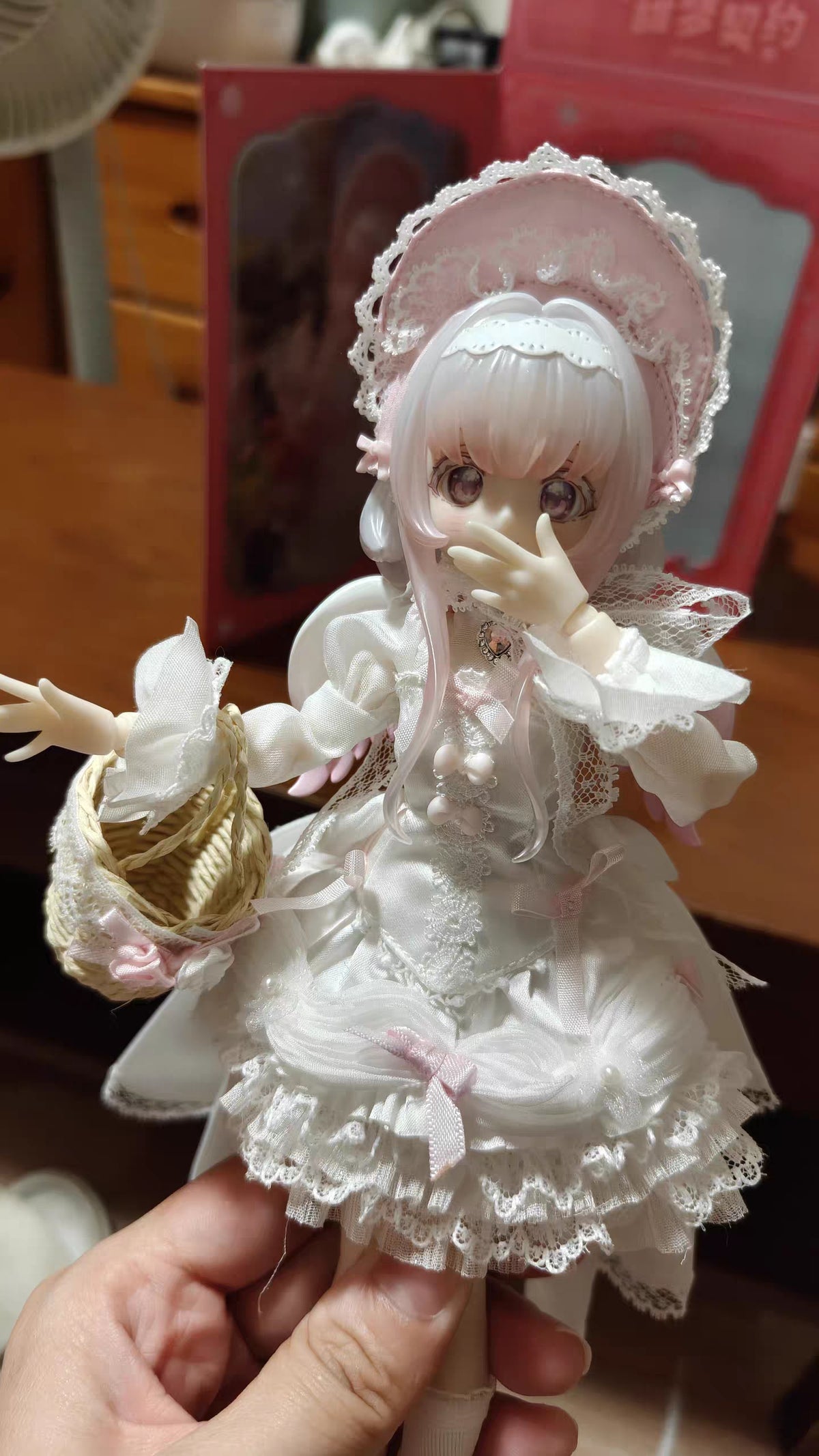 Melliel BJD close-up of face plate and detachable hands