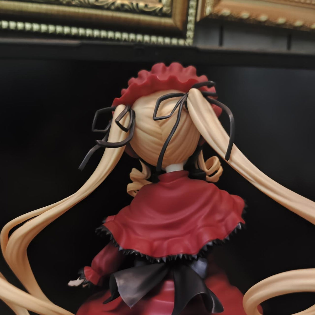 Back view of Shinku figure, braided hair, black ribbon and bow detail